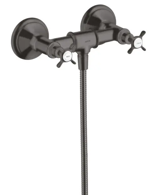 Axor Brausearmatur mit zwei Kreuzgriffen für die Steuerung von heißem und kaltem Wasser, in Brushed Black Chrome. Aufputzmontage, verchromter Brauseschlauch sichtbar.